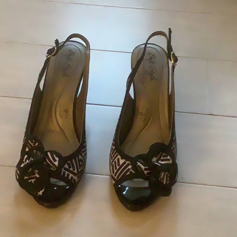 Cute Black/White Fabric Slingbacks, Size 7. EUC
